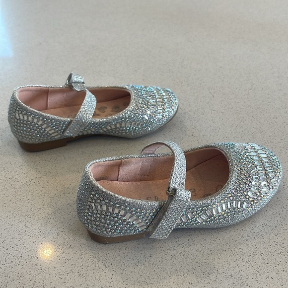 Olive and Edie Silver Shimmer Rhinestone Flats Shoes Toddler Size 5 - Picture 6 of 9